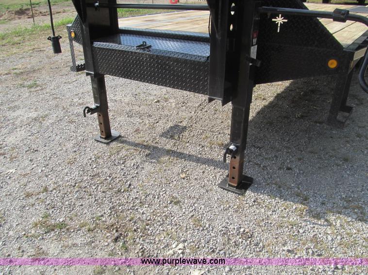 image for item F4546 2010 Starlite 25' gooseneck trailer