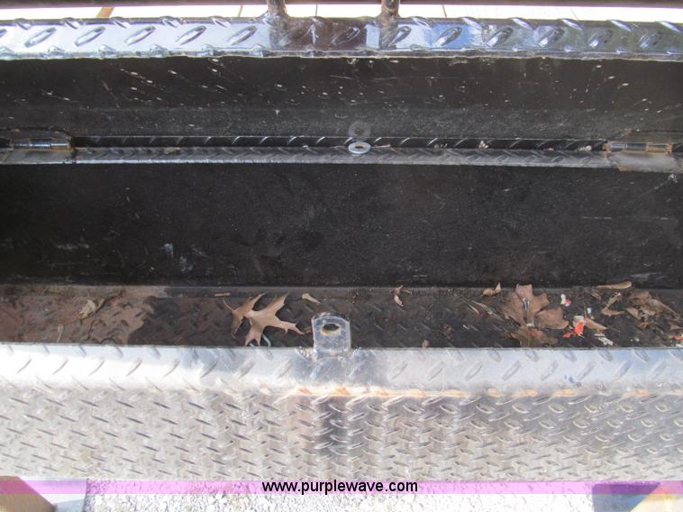 image for item F4546 2010 Starlite 25' gooseneck trailer