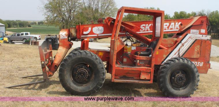 image for item G4674 SkyTrak 7038 telehandler