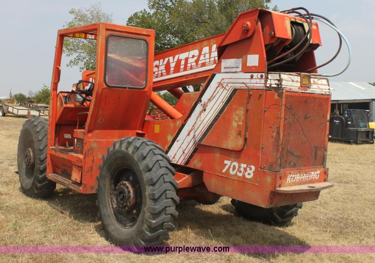 image for item G4674 SkyTrak 7038 telehandler