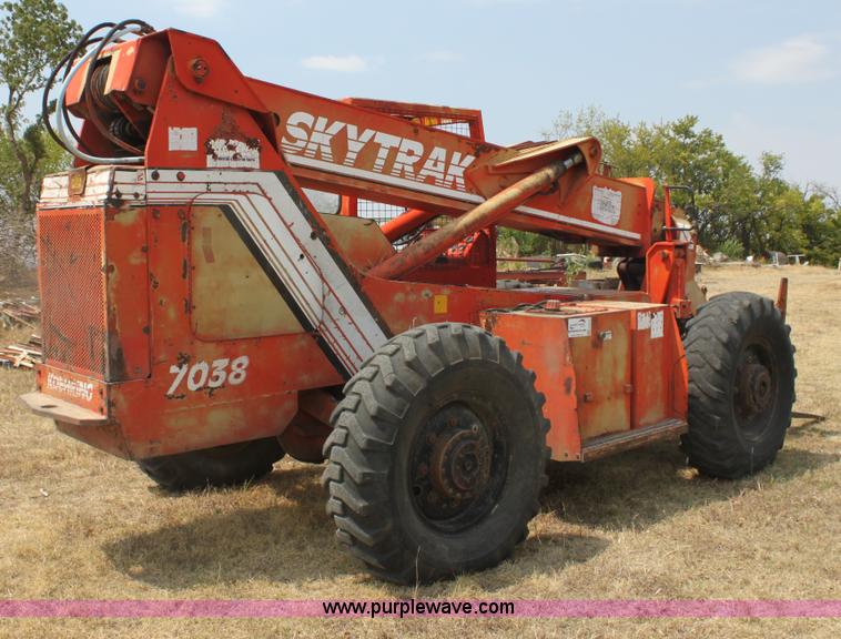 image for item G4674 SkyTrak 7038 telehandler