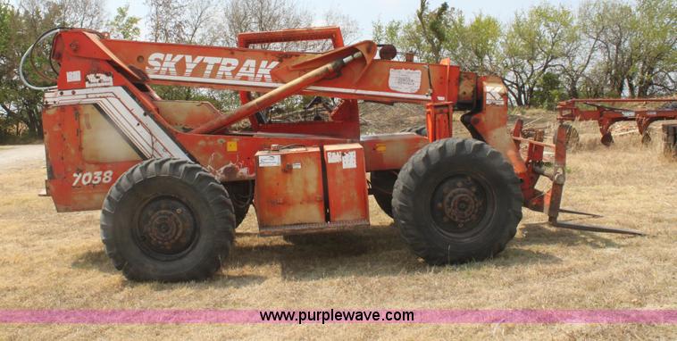 image for item G4674 SkyTrak 7038 telehandler