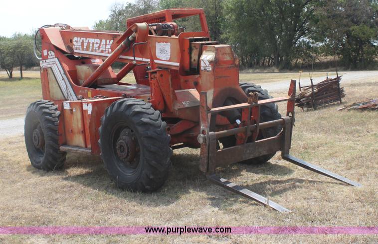image for item G4674 SkyTrak 7038 telehandler
