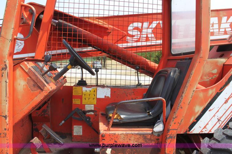image for item G4674 SkyTrak 7038 telehandler