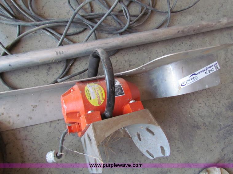 image for item N9097 Assorted concrete finishing tools