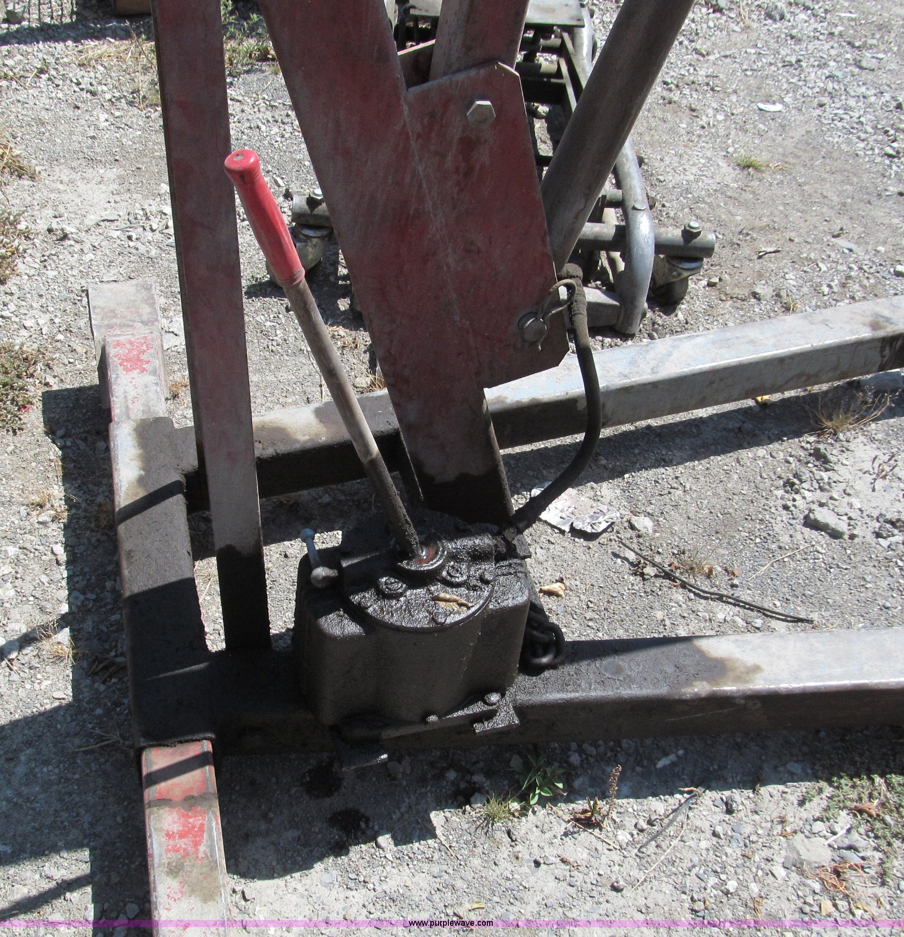 Red Arrow hydraulic engine hoist in Kansas City, MO Item E2065 sold