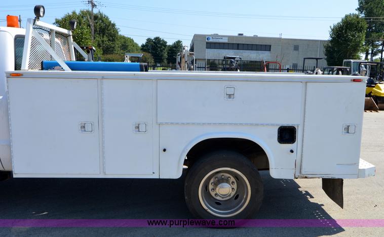 image for item A4947 2006 Ford F550 XL Super Duty service truck