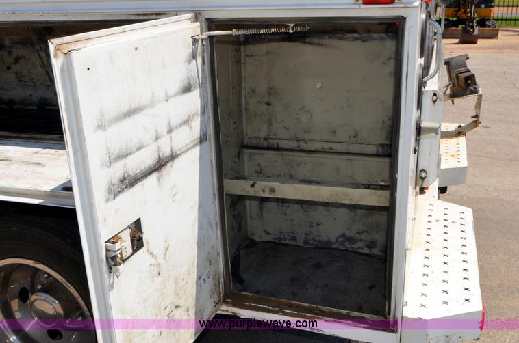 image for item A4947 2006 Ford F550 XL Super Duty service truck