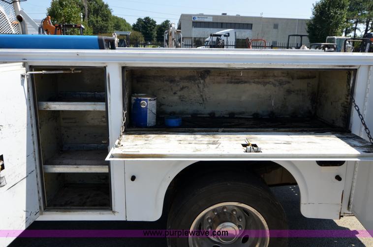 image for item A4947 2006 Ford F550 XL Super Duty service truck