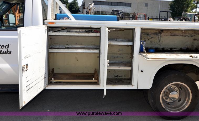 image for item A4947 2006 Ford F550 XL Super Duty service truck