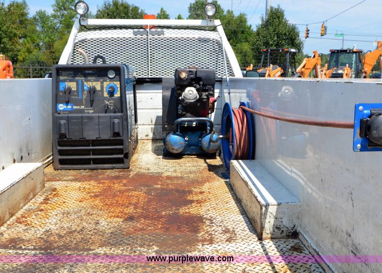 image for item A4947 2006 Ford F550 XL Super Duty service truck