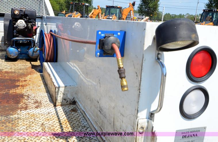 image for item A4947 2006 Ford F550 XL Super Duty service truck