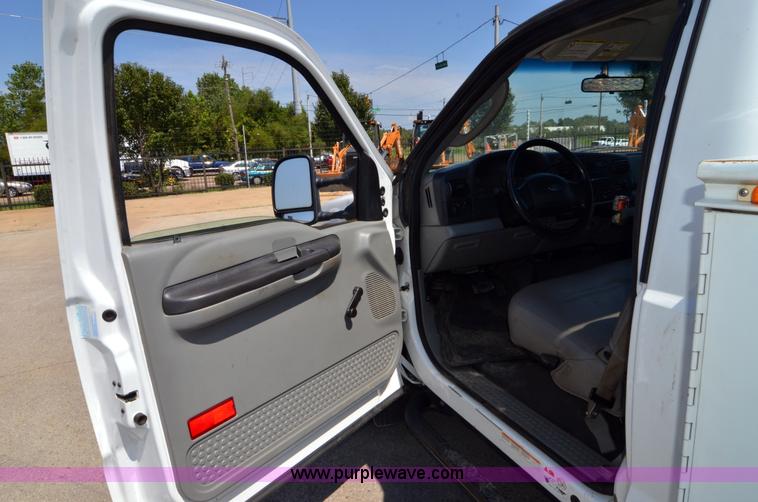 image for item A4947 2006 Ford F550 XL Super Duty service truck