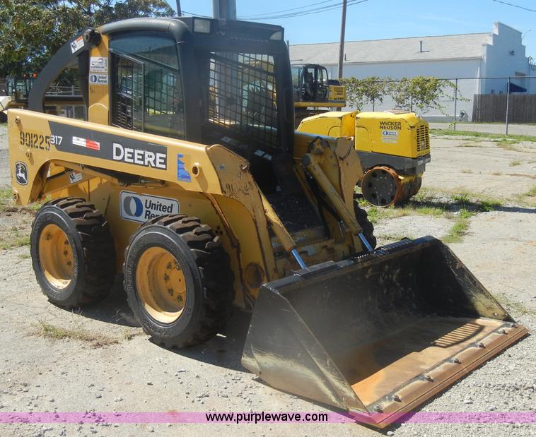 image for item B1481 2006 John Deere 317 skid steer