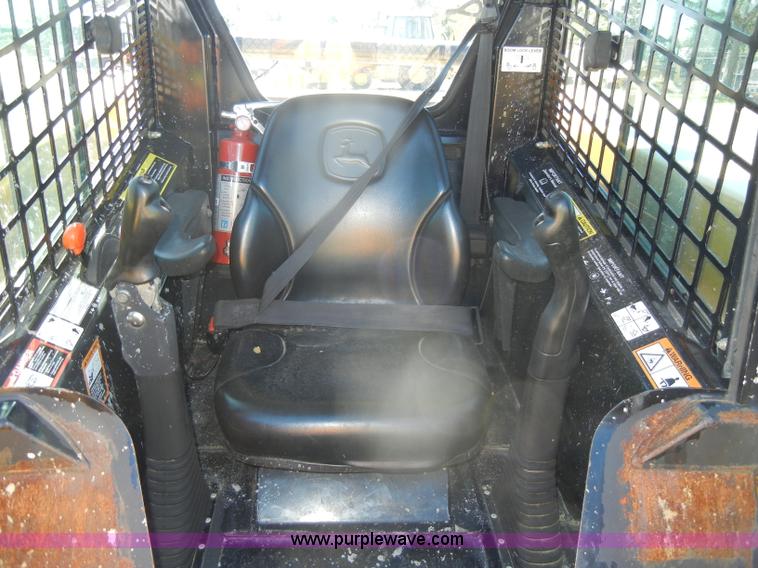 image for item B1481 2006 John Deere 317 skid steer
