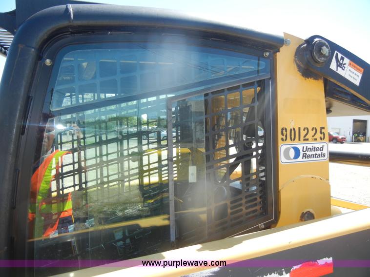 image for item B1481 2006 John Deere 317 skid steer