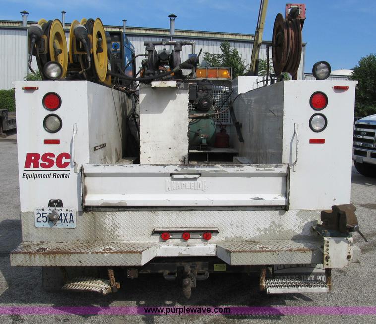 image for item B2841 2005 Ford F550 XL Super Duty service truck