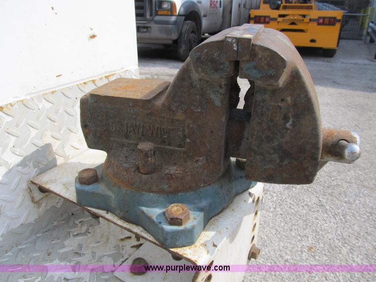 image for item B2841 2005 Ford F550 XL Super Duty service truck