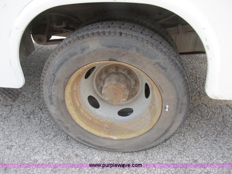 image for item B2841 2005 Ford F550 XL Super Duty service truck