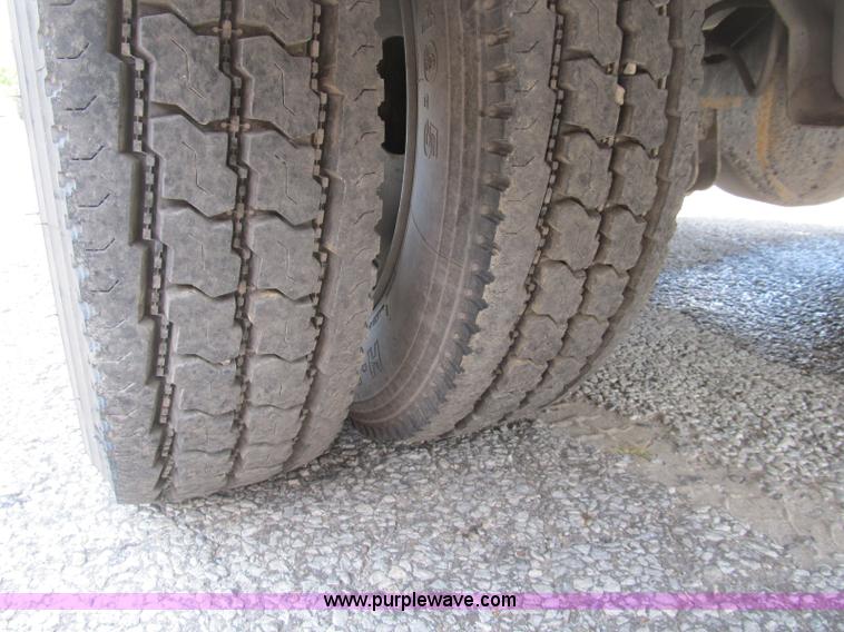 image for item B2841 2005 Ford F550 XL Super Duty service truck