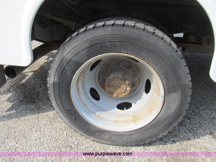 image for item B2841 2005 Ford F550 XL Super Duty service truck