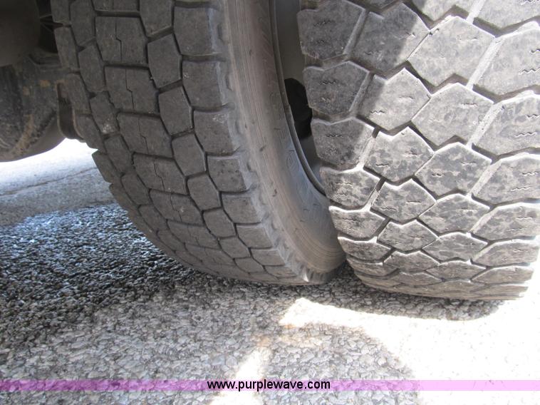 image for item B2841 2005 Ford F550 XL Super Duty service truck