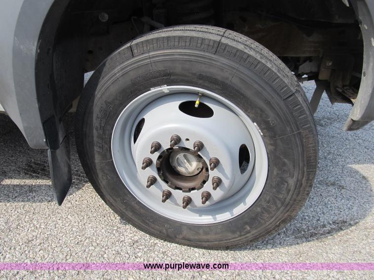 image for item B2841 2005 Ford F550 XL Super Duty service truck