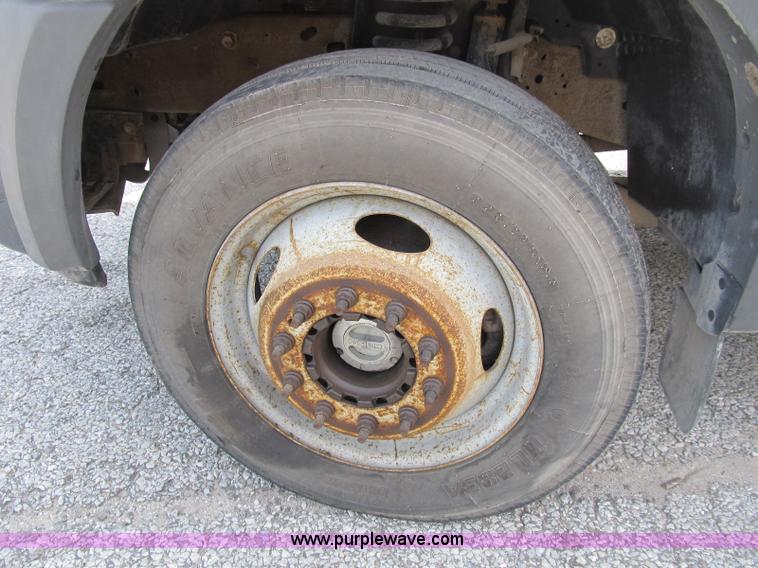 image for item B2841 2005 Ford F550 XL Super Duty service truck