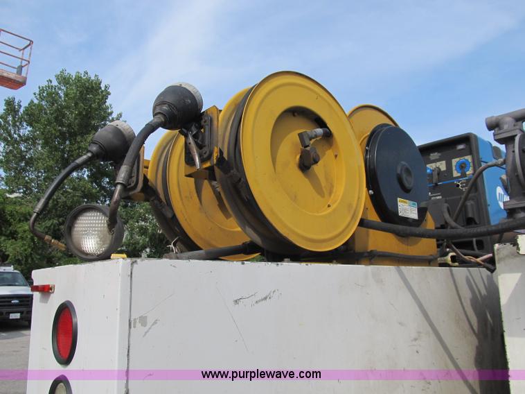 image for item B2841 2005 Ford F550 XL Super Duty service truck