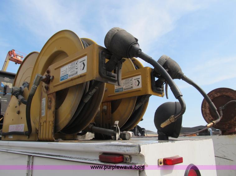 image for item B2841 2005 Ford F550 XL Super Duty service truck