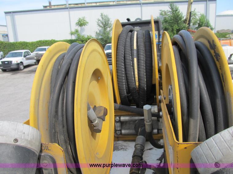 image for item B2841 2005 Ford F550 XL Super Duty service truck