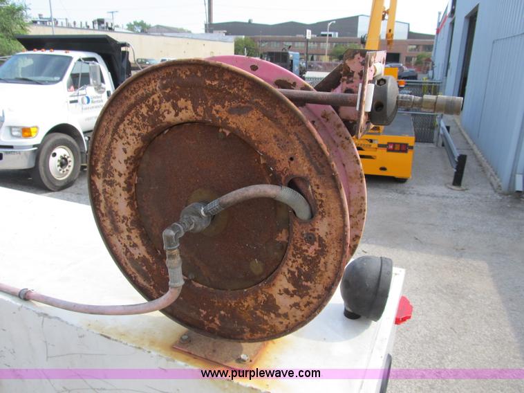 image for item B2841 2005 Ford F550 XL Super Duty service truck