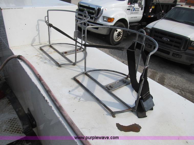 image for item B2841 2005 Ford F550 XL Super Duty service truck