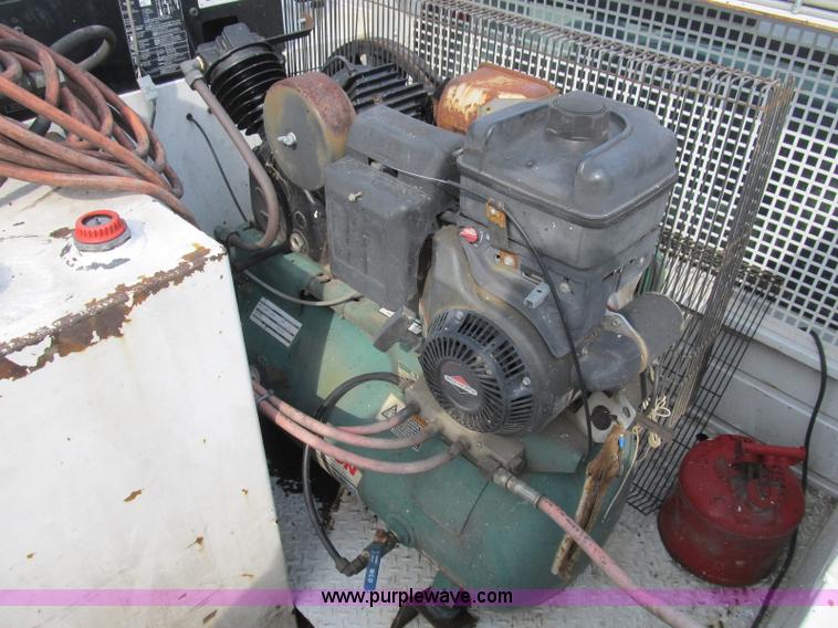 image for item B2841 2005 Ford F550 XL Super Duty service truck