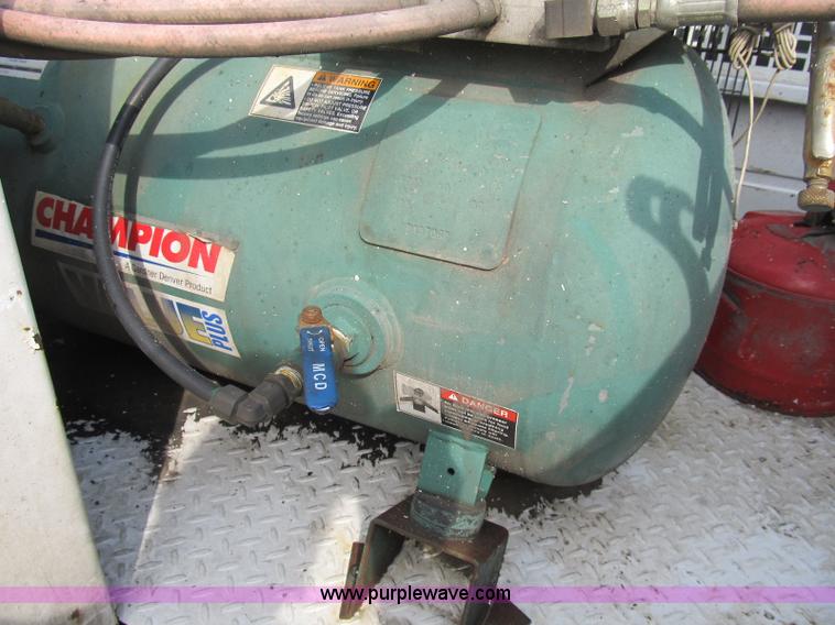 image for item B2841 2005 Ford F550 XL Super Duty service truck