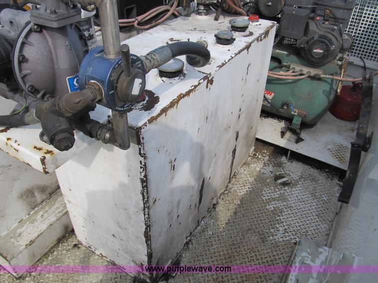 image for item B2841 2005 Ford F550 XL Super Duty service truck