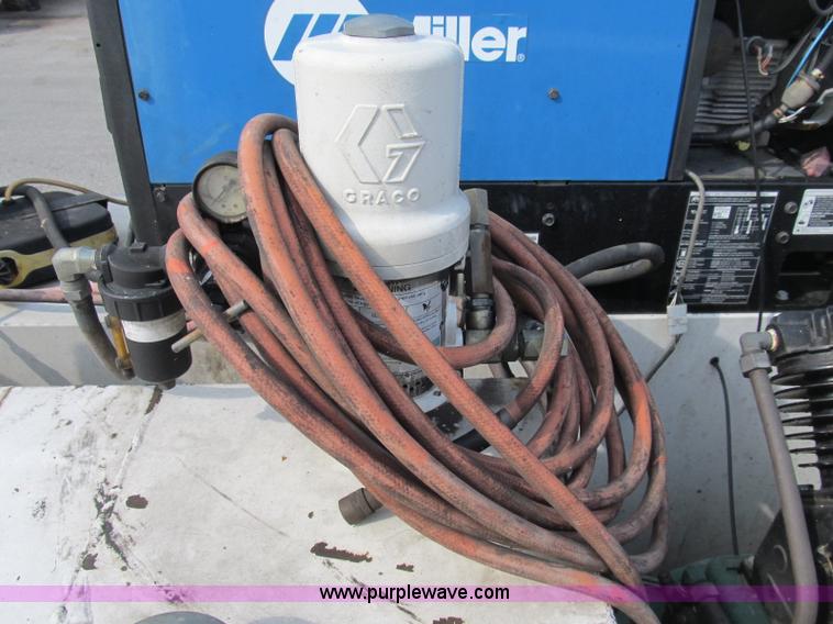 image for item B2841 2005 Ford F550 XL Super Duty service truck