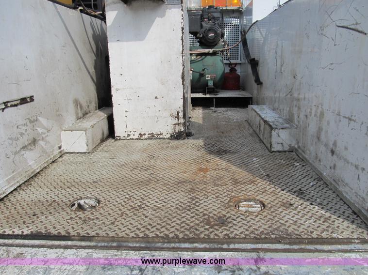 image for item B2841 2005 Ford F550 XL Super Duty service truck