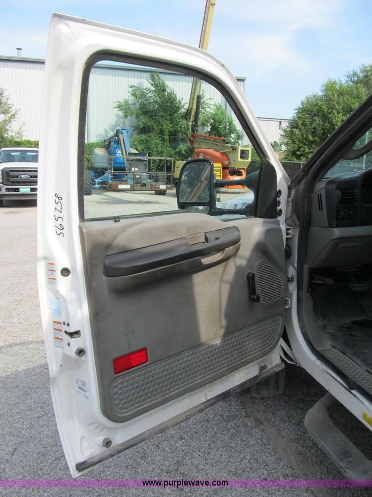 image for item B2841 2005 Ford F550 XL Super Duty service truck