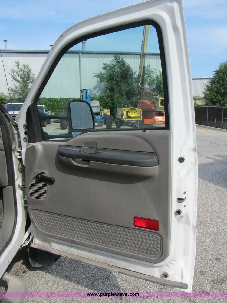image for item B2841 2005 Ford F550 XL Super Duty service truck