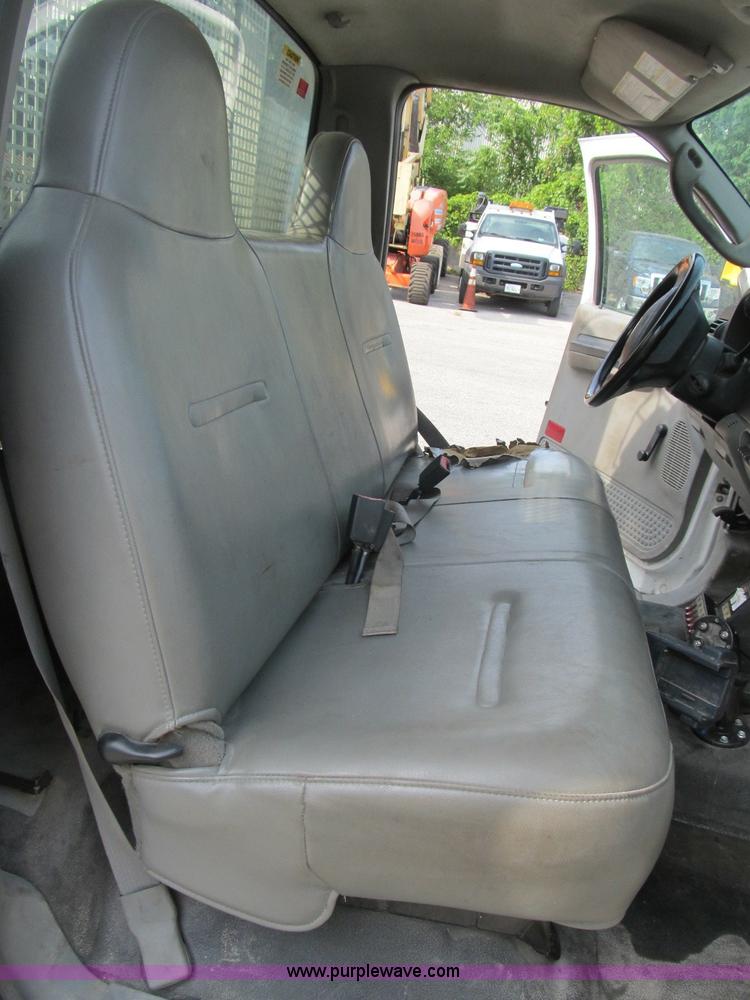 image for item B2841 2005 Ford F550 XL Super Duty service truck