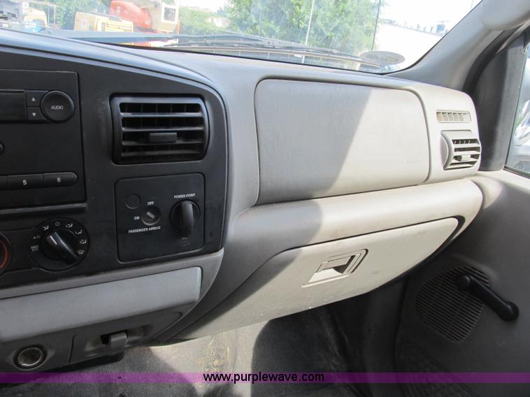 image for item B2841 2005 Ford F550 XL Super Duty service truck