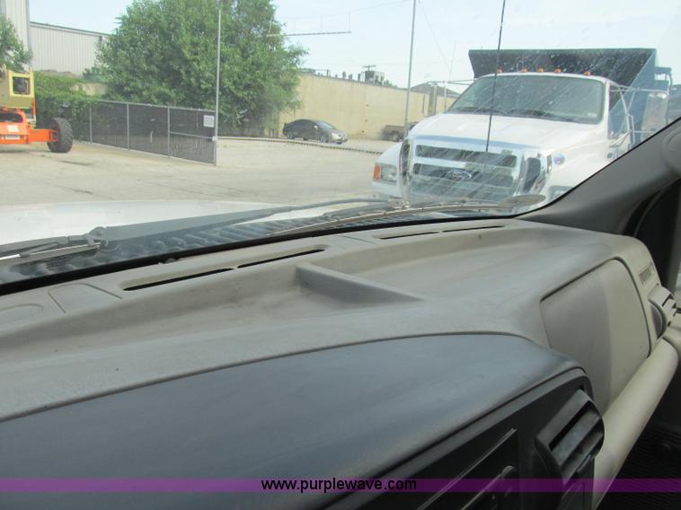 image for item B2841 2005 Ford F550 XL Super Duty service truck