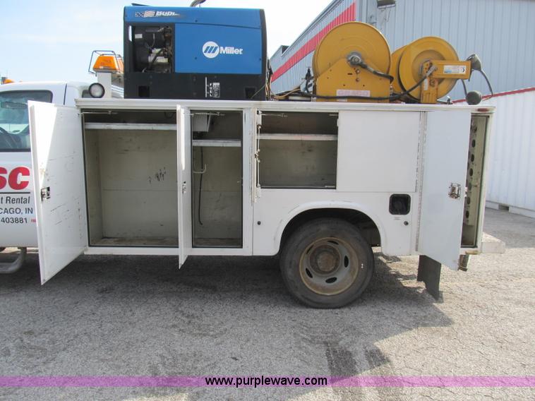 image for item B2841 2005 Ford F550 XL Super Duty service truck