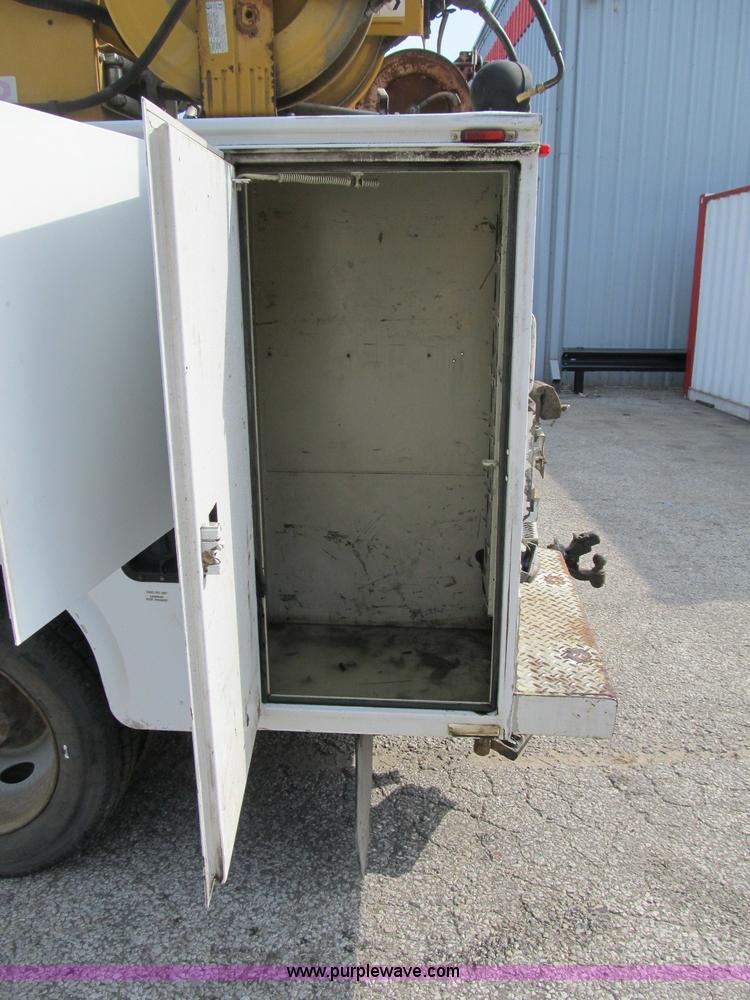 image for item B2841 2005 Ford F550 XL Super Duty service truck