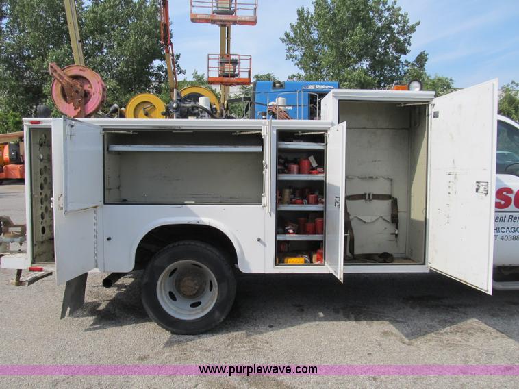 image for item B2841 2005 Ford F550 XL Super Duty service truck