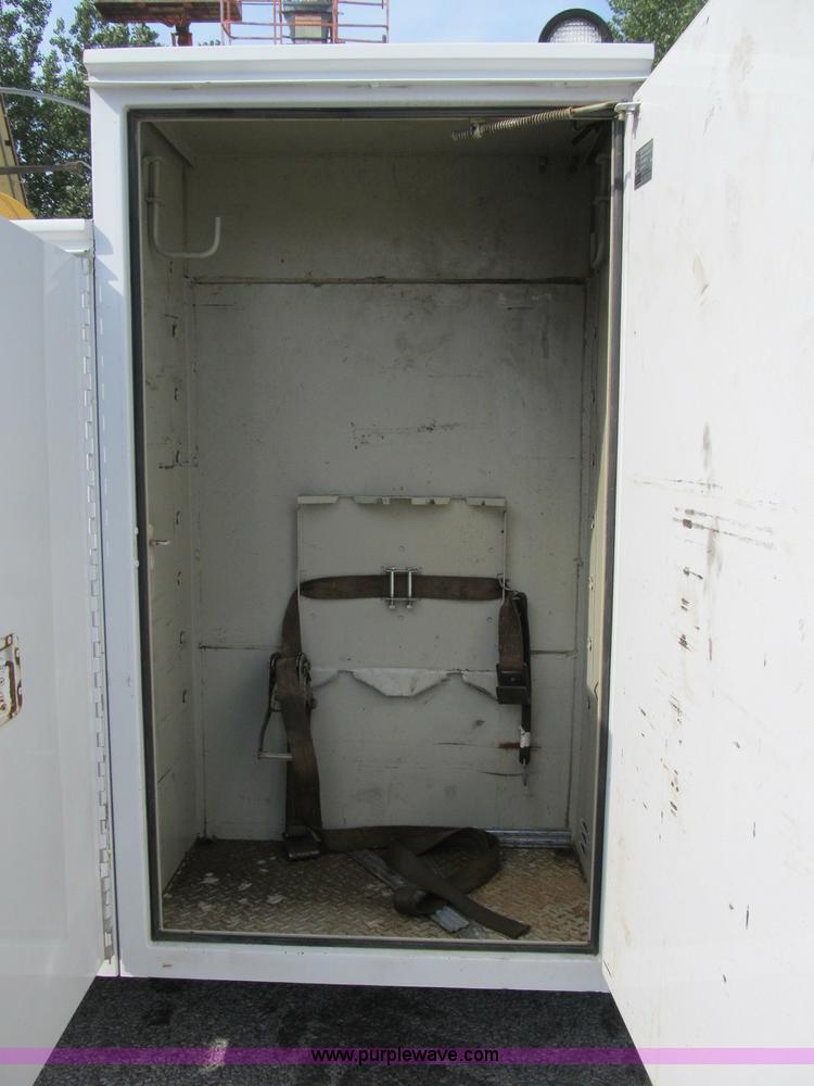 image for item B2841 2005 Ford F550 XL Super Duty service truck