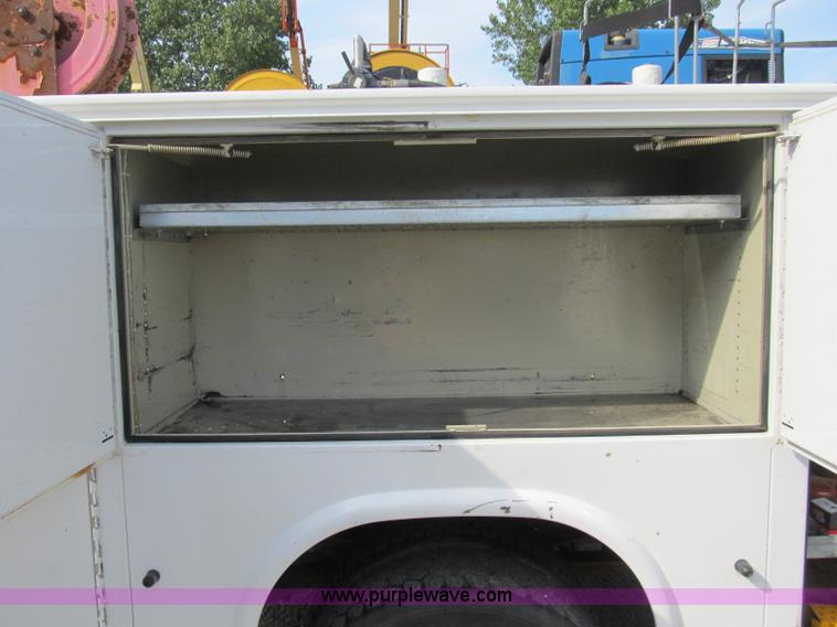 image for item B2841 2005 Ford F550 XL Super Duty service truck