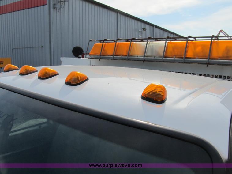 image for item B2841 2005 Ford F550 XL Super Duty service truck