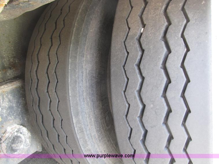 image for item B2845 2007 Ledwell Hydra-Tail 48' tilt bed trailer